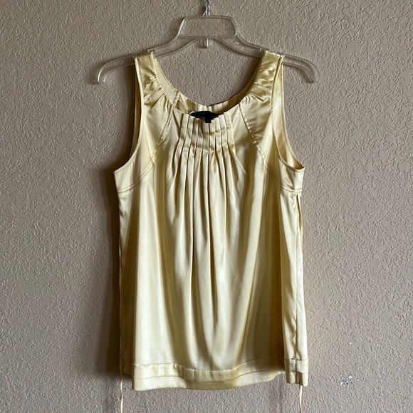 BCBG MAXAZRIA XS SILK TYPE YELLOW TANK TOP 💛 - Picture 1 of 2